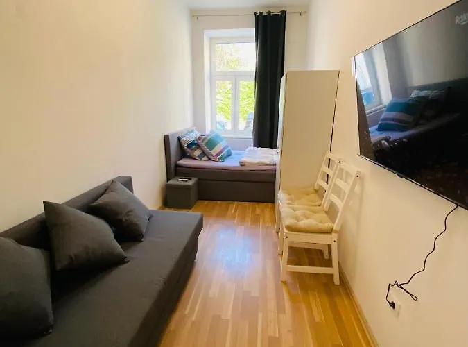 Niceapartmenthollergasse 1a *